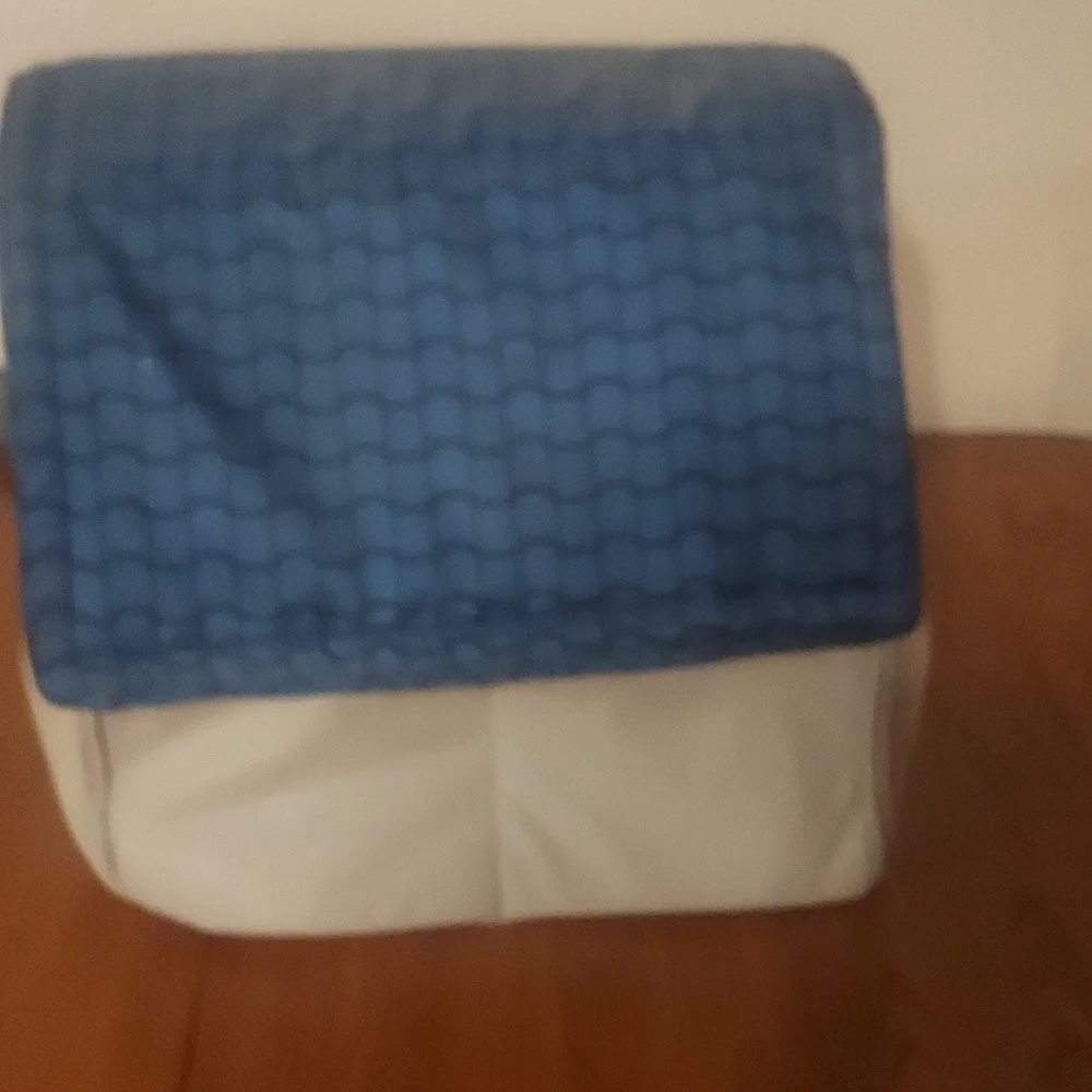 Dog or cat house/bed